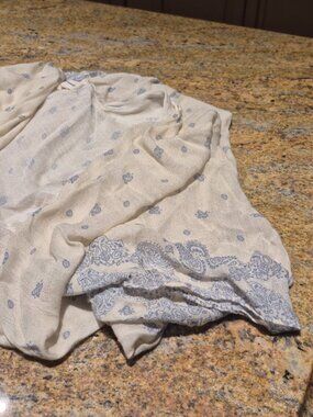 LUCKY BRAND SZ SMALL LIGHTWEIGHT SHAWL